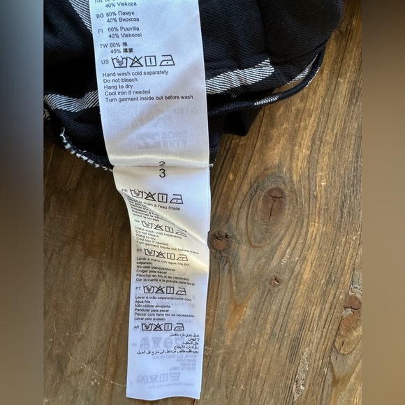 Billabong NWT overall striped Wild Pursuit Short Overall Romper in black stripe - Picture 15 of 16